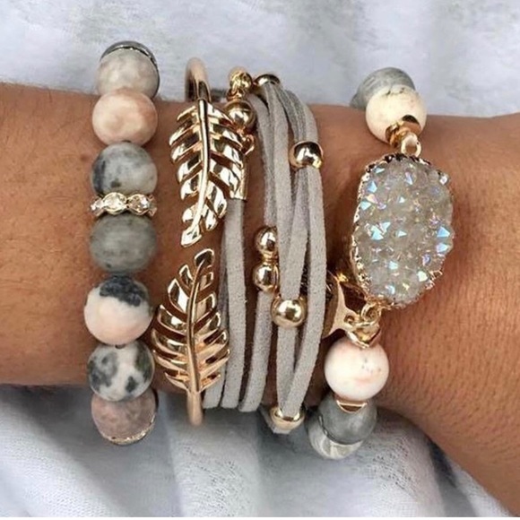 🆕 Priscilla Bracelet - Picture 2 of 2